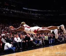 必一运动官网-每一个球员都在全力以赴地为团队踢球(每个队员踢足球的目标是)