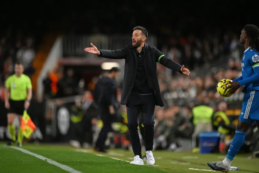 瓦伦西亚主帅首秀失利，球队冲击前列无果的简单介绍